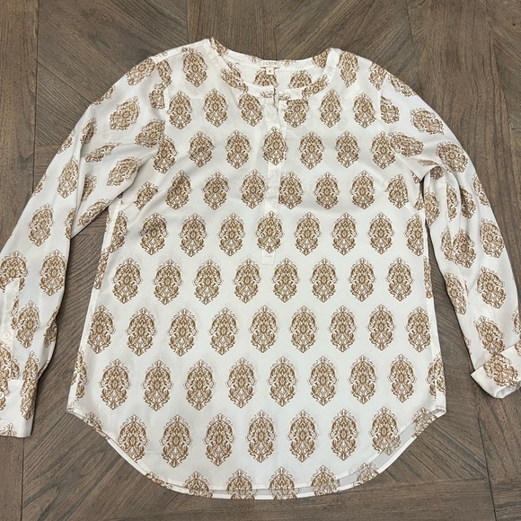 Elegant White and Gold Patterned Women's Top - Picture 7 of 12